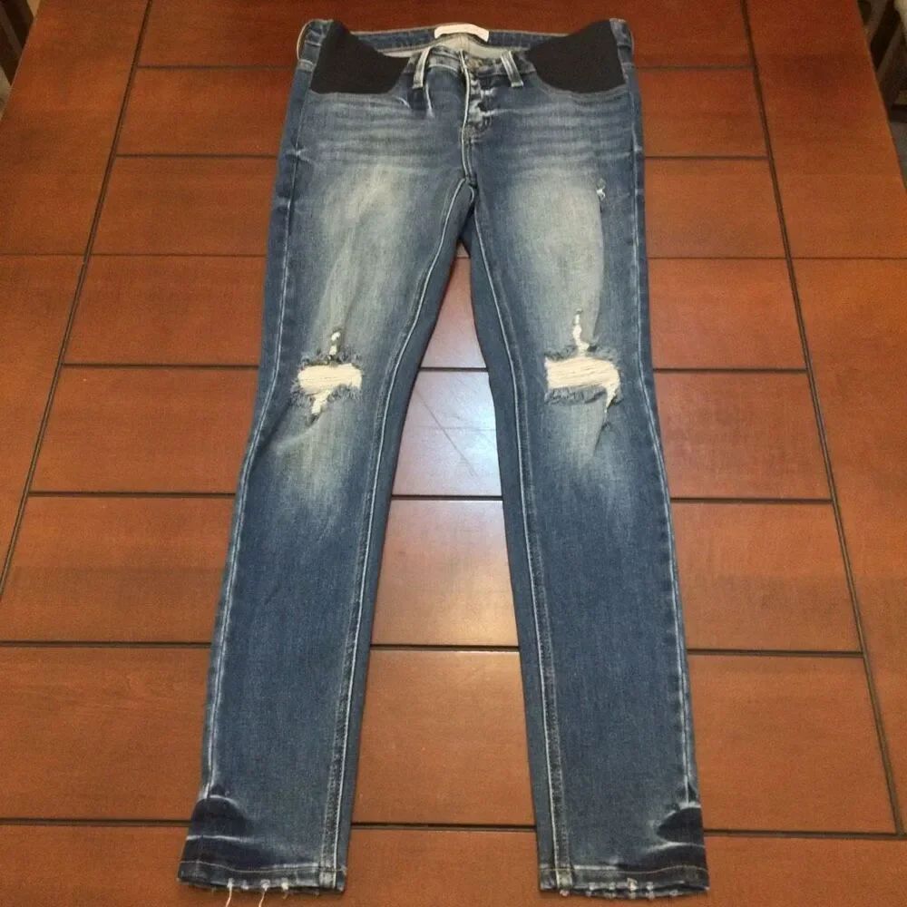 Kancan maternity jeans size 9/29 distressed